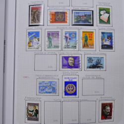 Collection massive timbres d'Europe neufs et oblitérés en un album.