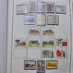 Collection massive timbres d'Europe neufs et oblitérés en un album.