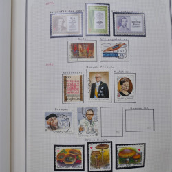 Collection massive timbres d'Europe neufs et oblitérés en un album.