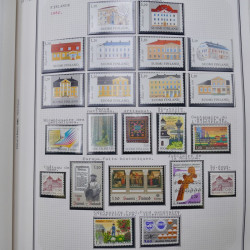 Collection massive timbres d'Europe neufs et oblitérés en un album.