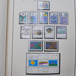 Collection massive timbres d'Europe neufs et oblitérés en un album.