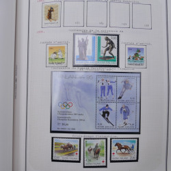 Collection massive timbres d'Europe neufs et oblitérés en un album.