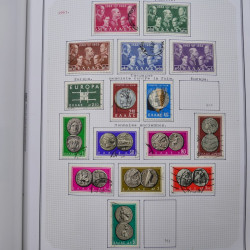 Collection massive timbres d'Europe neufs et oblitérés en un album.