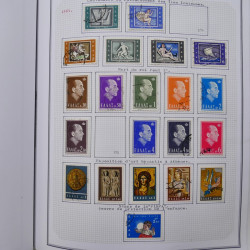 Collection massive timbres d'Europe neufs et oblitérés en un album.