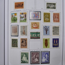 Collection massive timbres d'Europe neufs et oblitérés en un album.