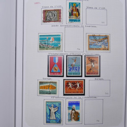 Collection massive timbres d'Europe neufs et oblitérés en un album.