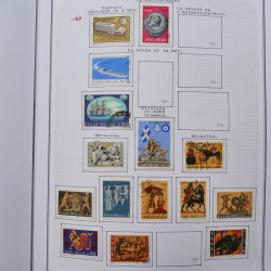 Collection massive timbres d'Europe neufs et oblitérés en un album.