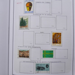 Collection massive timbres d'Europe neufs et oblitérés en un album.