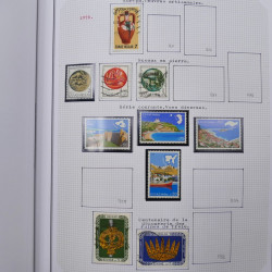 Collection massive timbres d'Europe neufs et oblitérés en un album.