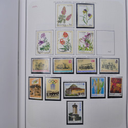 Collection massive timbres d'Europe neufs et oblitérés en un album.