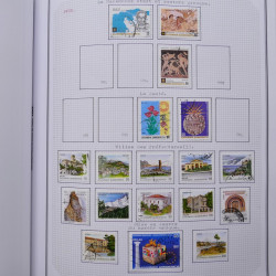 Collection massive timbres d'Europe neufs et oblitérés en un album.