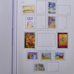 Collection massive timbres d'Europe neufs et oblitérés en un album.