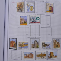 Collection massive timbres d'Europe neufs et oblitérés en un album.