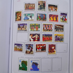 Collection massive timbres d'Europe neufs et oblitérés en un album.