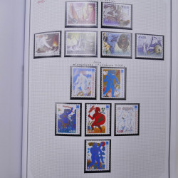 Collection massive timbres d'Europe neufs et oblitérés en un album.