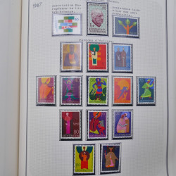 Collection massive timbres d'Europe neufs et oblitérés en un album.