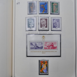 Collection massive timbres d'Europe neufs et oblitérés en un album.