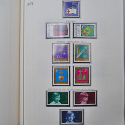 Collection massive timbres d'Europe neufs et oblitérés en un album.