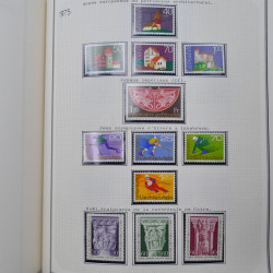 Collection massive timbres d'Europe neufs et oblitérés en un album.