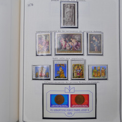 Collection massive timbres d'Europe neufs et oblitérés en un album.