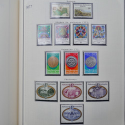 Collection massive timbres d'Europe neufs et oblitérés en un album.