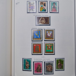 Collection massive timbres d'Europe neufs et oblitérés en un album.