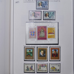 Collection massive timbres d'Europe neufs et oblitérés en un album.