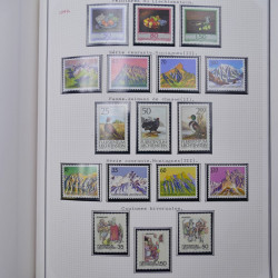 Collection massive timbres d'Europe neufs et oblitérés en un album.