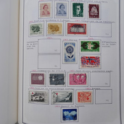 Collection massive timbres d'Europe neufs et oblitérés en un album.