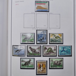 Collection massive timbres d'Europe neufs et oblitérés en un album.