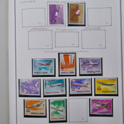 Collection massive timbres d'Europe neufs et oblitérés en un album.