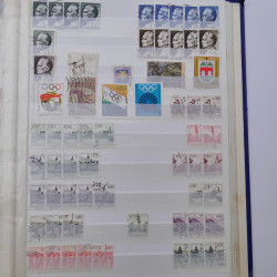 Lot de timbres de Turquie, Yougoslavie oblitérés en un album