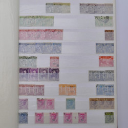 Lot de timbres de Monaco neufs et oblitérés en un album.