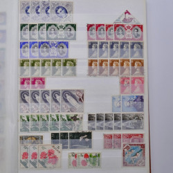 Lot de timbres de Monaco neufs et oblitérés en un album.