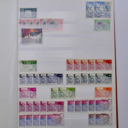 Lot de timbres de Monaco neufs et oblitérés en un album.