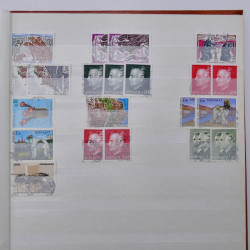 Lot de timbres de Monaco neufs et oblitérés en un album.