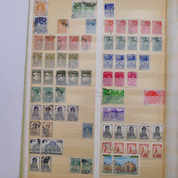 Lot de timbres de Russie neufs et oblitérés en deux albums.