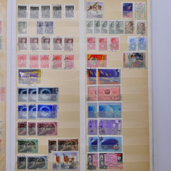 Lot de timbres de Russie neufs et oblitérés en deux albums.