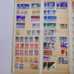 Lot de timbres de Russie neufs et oblitérés en deux albums.