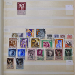 Lot de timbres de Russie neufs et oblitérés en deux albums.