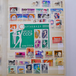 Lot de timbres de Russie neufs et oblitérés en deux albums.