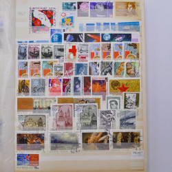 Lot de timbres de Russie neufs et oblitérés en deux albums.