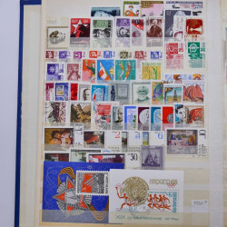 Lot de timbres de Russie neufs et oblitérés en deux albums.