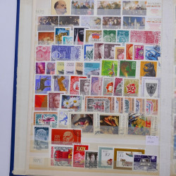 Lot de timbres de Russie neufs et oblitérés en deux albums.