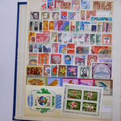 Lot de timbres de Russie neufs et oblitérés en deux albums.