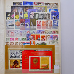 Lot de timbres de Russie neufs et oblitérés en deux albums.