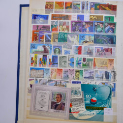 Lot de timbres de Russie neufs et oblitérés en deux albums.