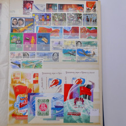 Lot de timbres de Russie neufs et oblitérés en deux albums.