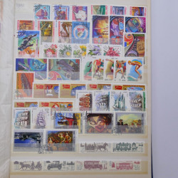 Lot de timbres de Russie neufs et oblitérés en deux albums.