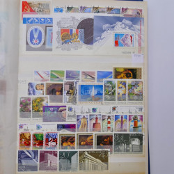 Lot de timbres de Russie neufs et oblitérés en deux albums.
